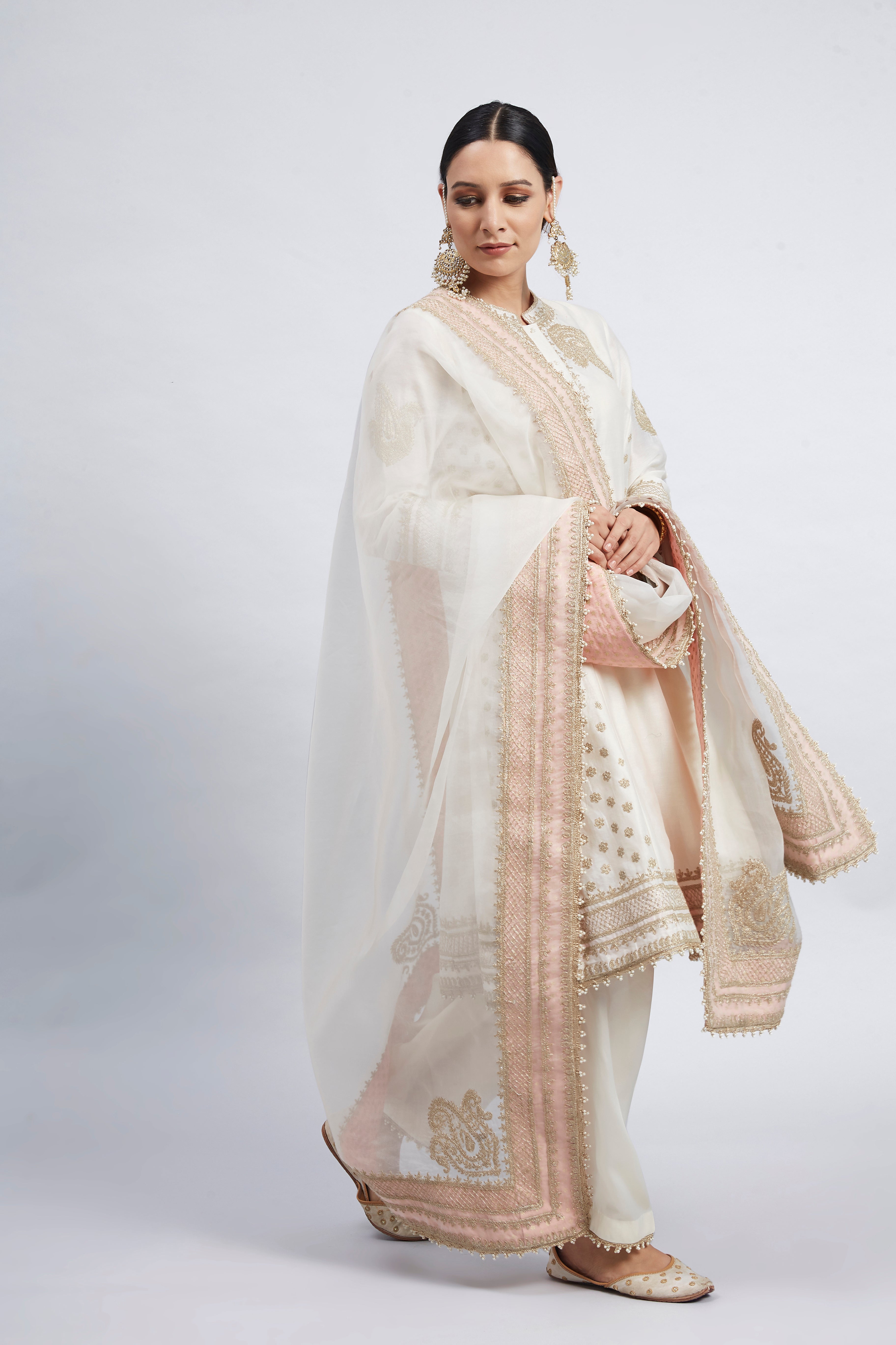 Naazira- Daisy Ivory Tilla Embroidered Kurta Set