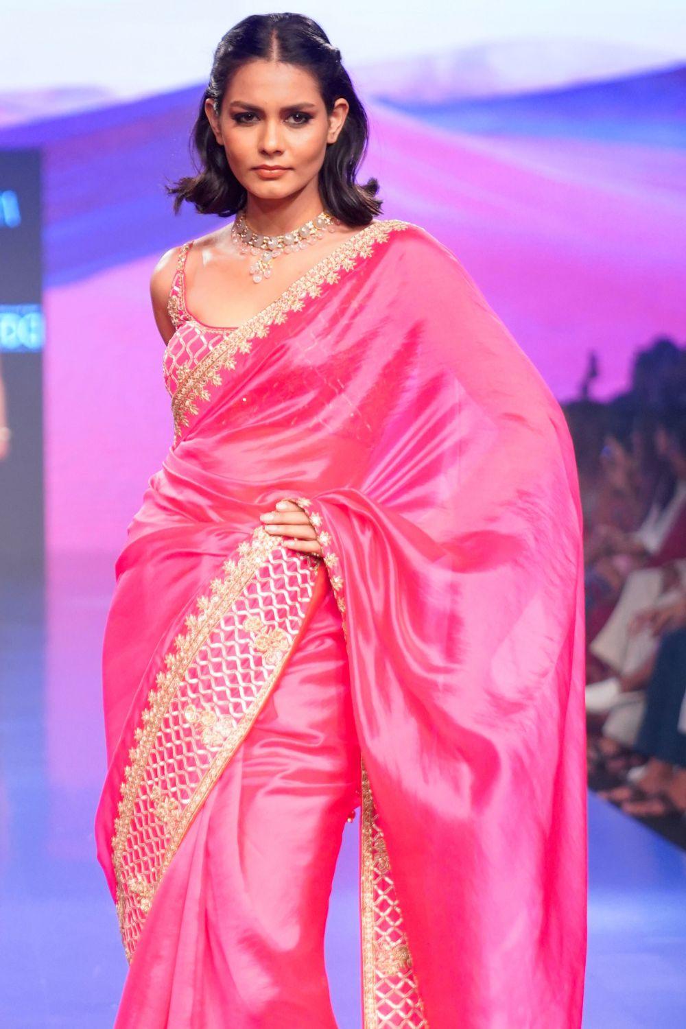 Gulaabi Gulaal Saree Set