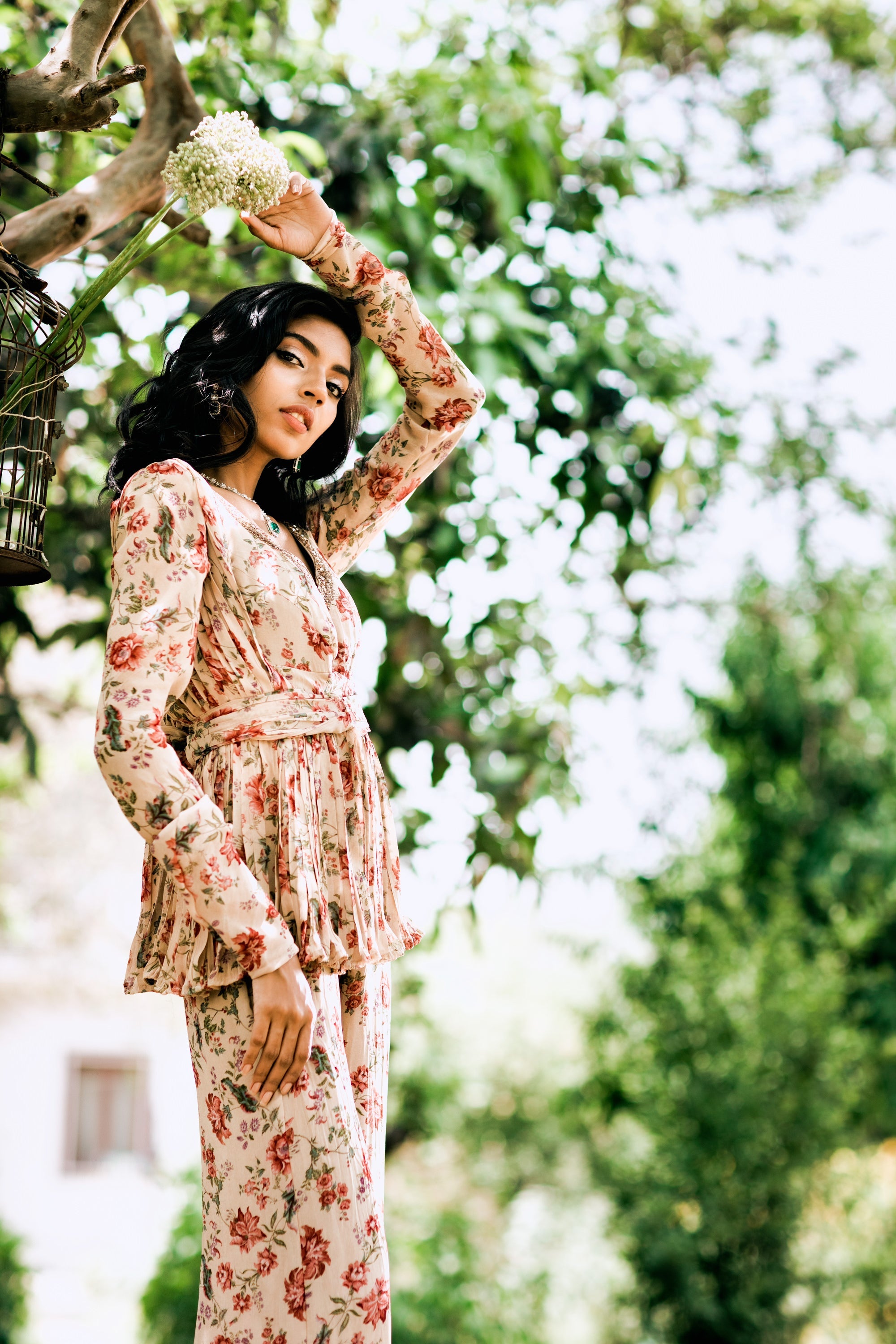 Women Beige Floral Printed Kurti With Straight Pant
