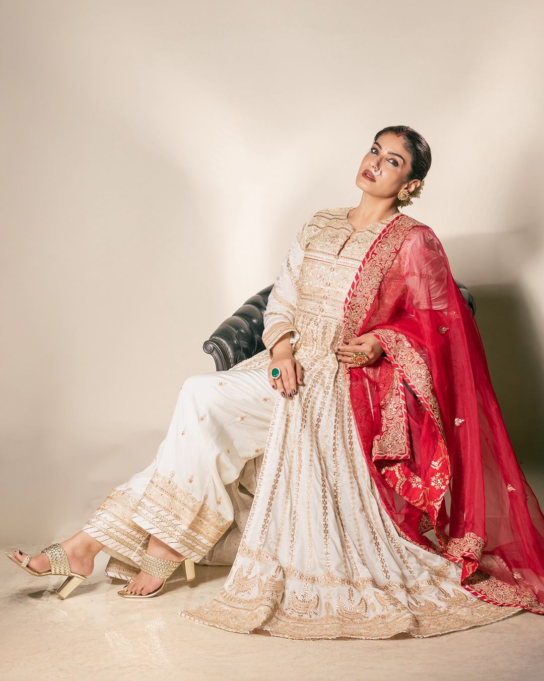 Raveena Tandon in Suhana Ag set