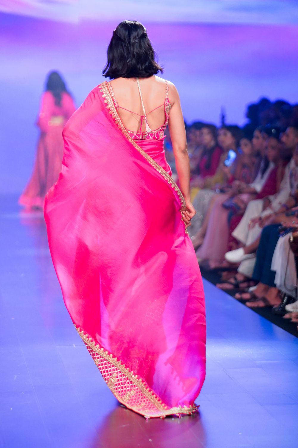 Gulaabi Gulaal Saree Set