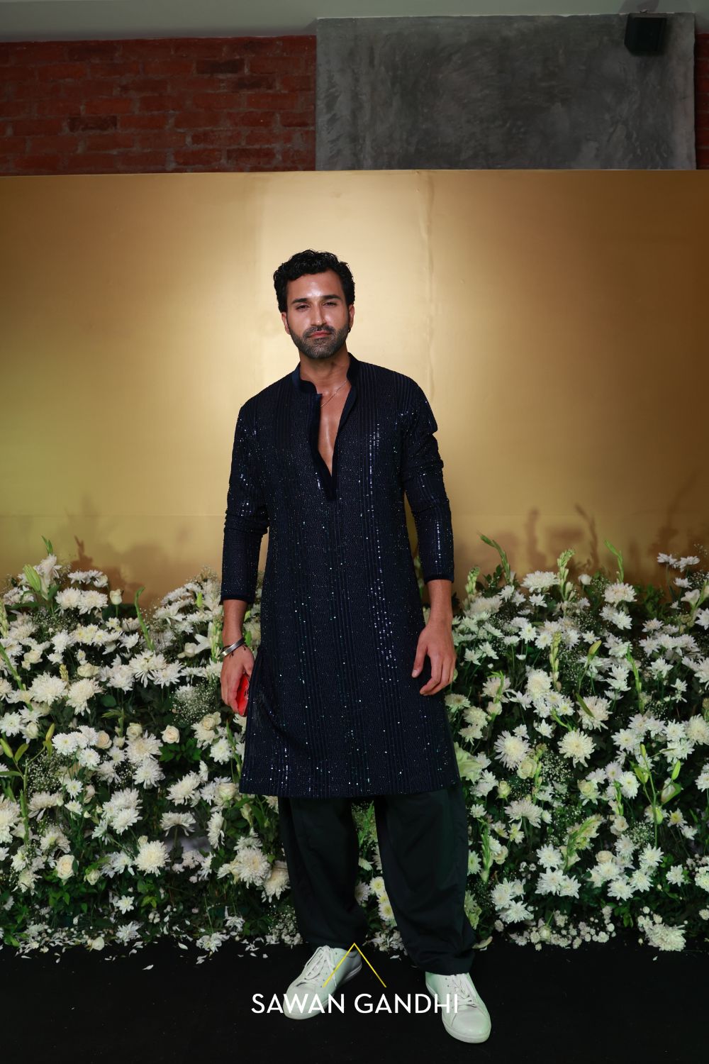 Gurfateh Pirzadaa in Blue cutdana thread work kurta