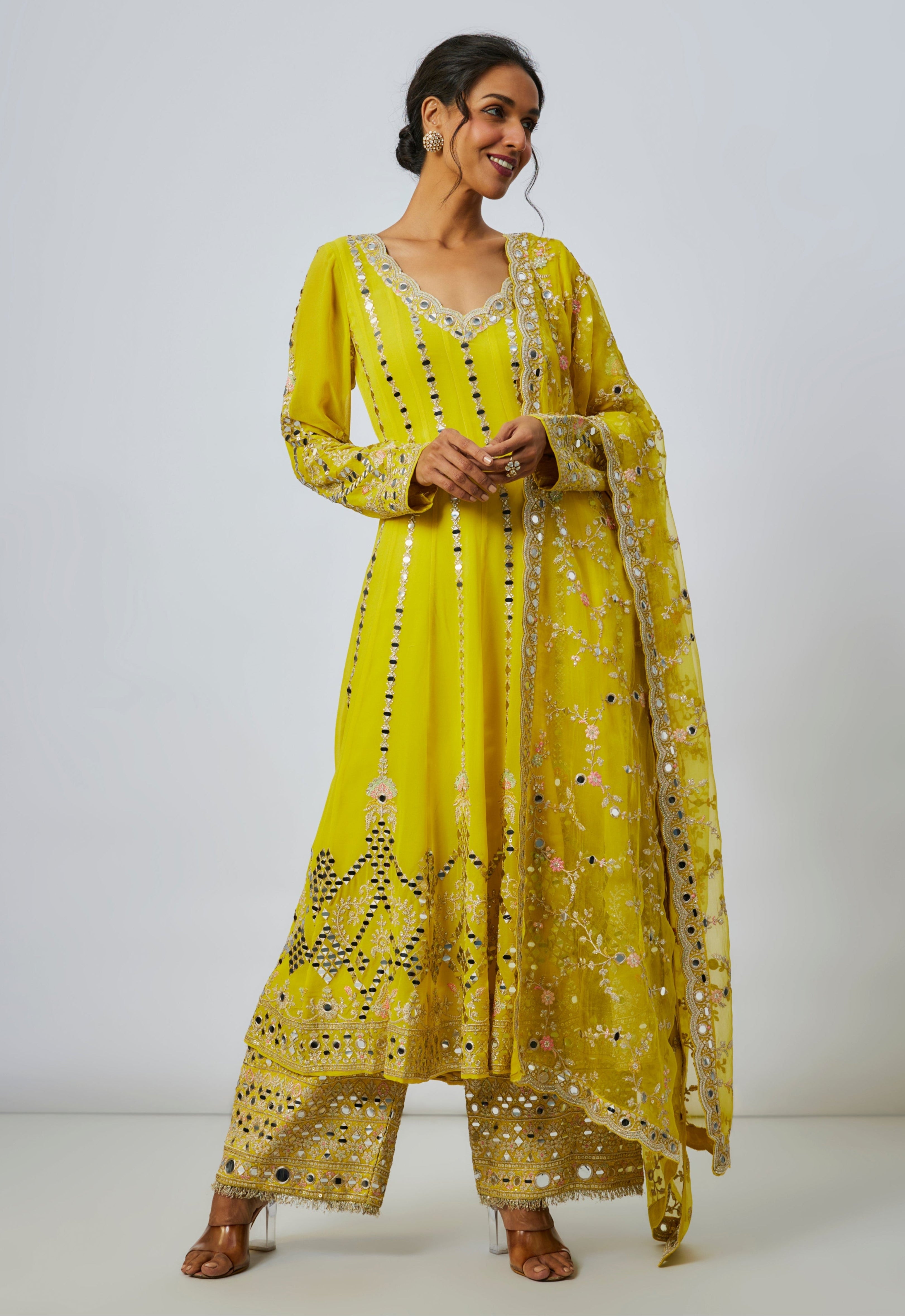 Hina Khan in Cheshtha Anarkali Set