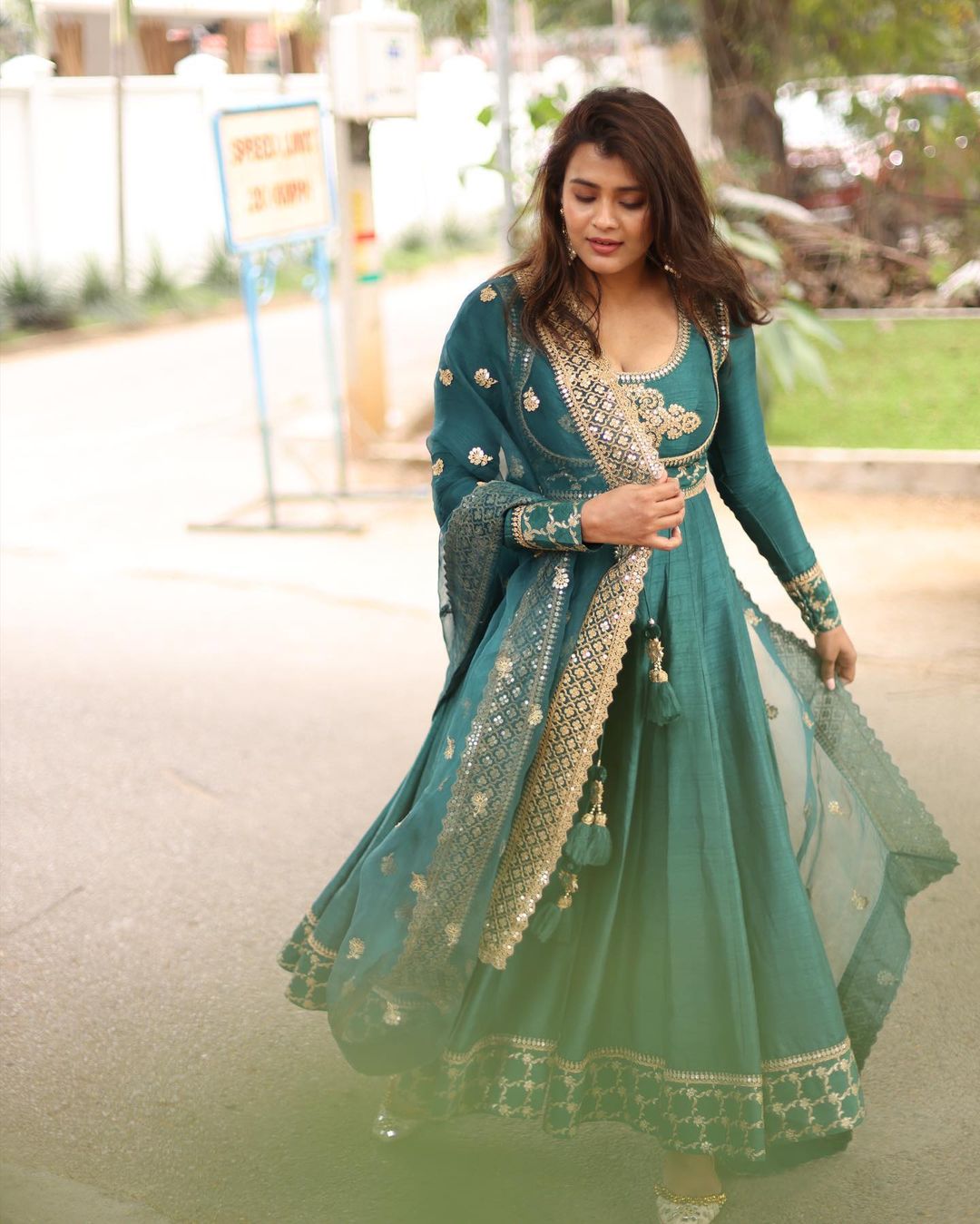 Hebah Patel in Marigold Brocade AG Set