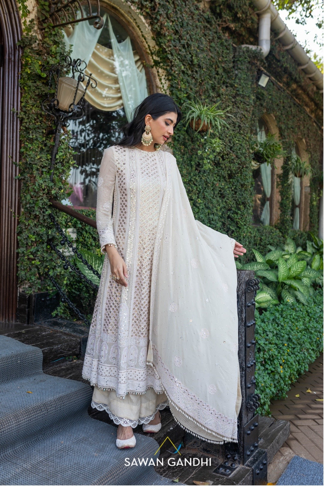 Hanna Khan in IVORY CHIKANKARI SUIT SET
