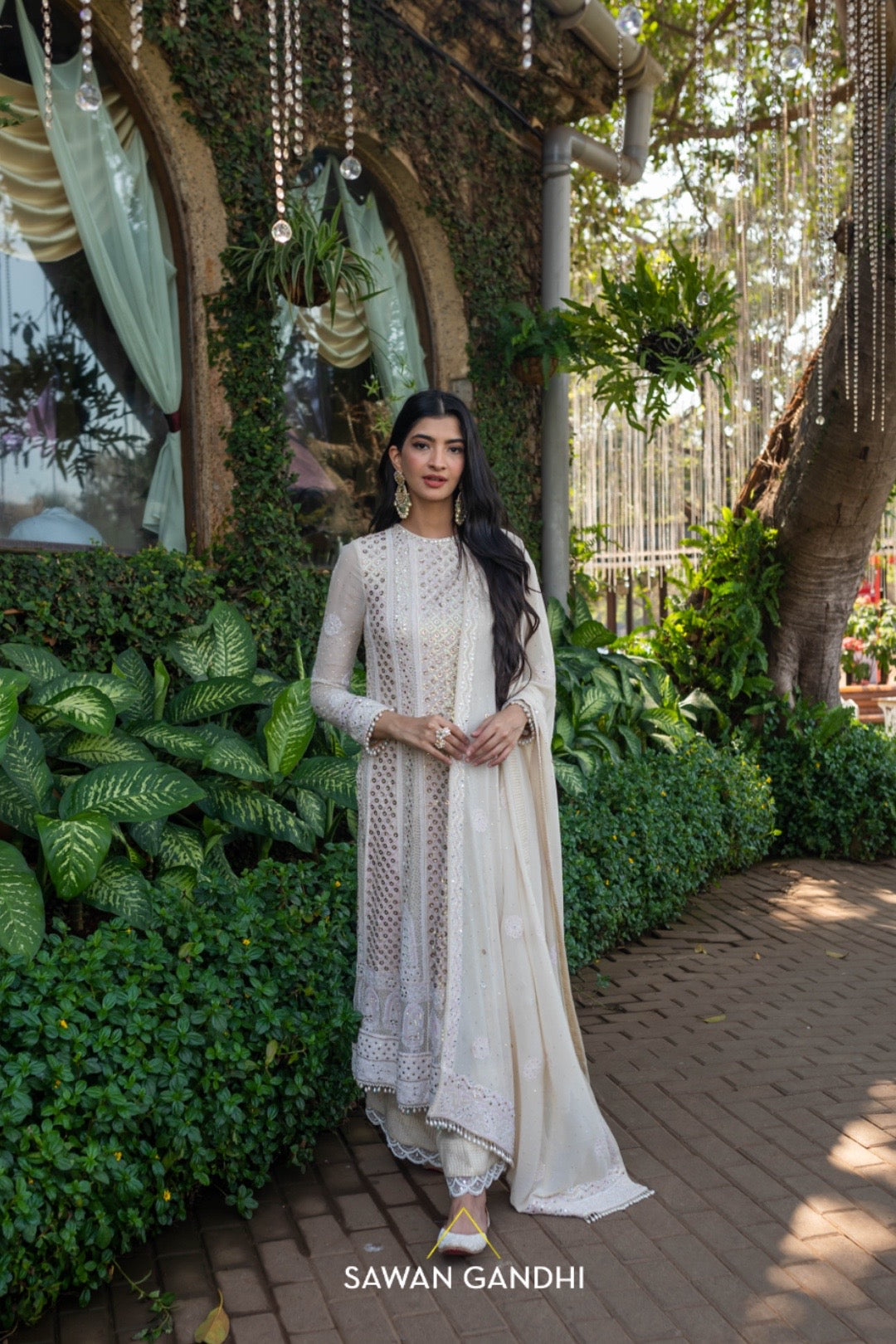 Hanna Khan in IVORY CHIKANKARI SUIT SET