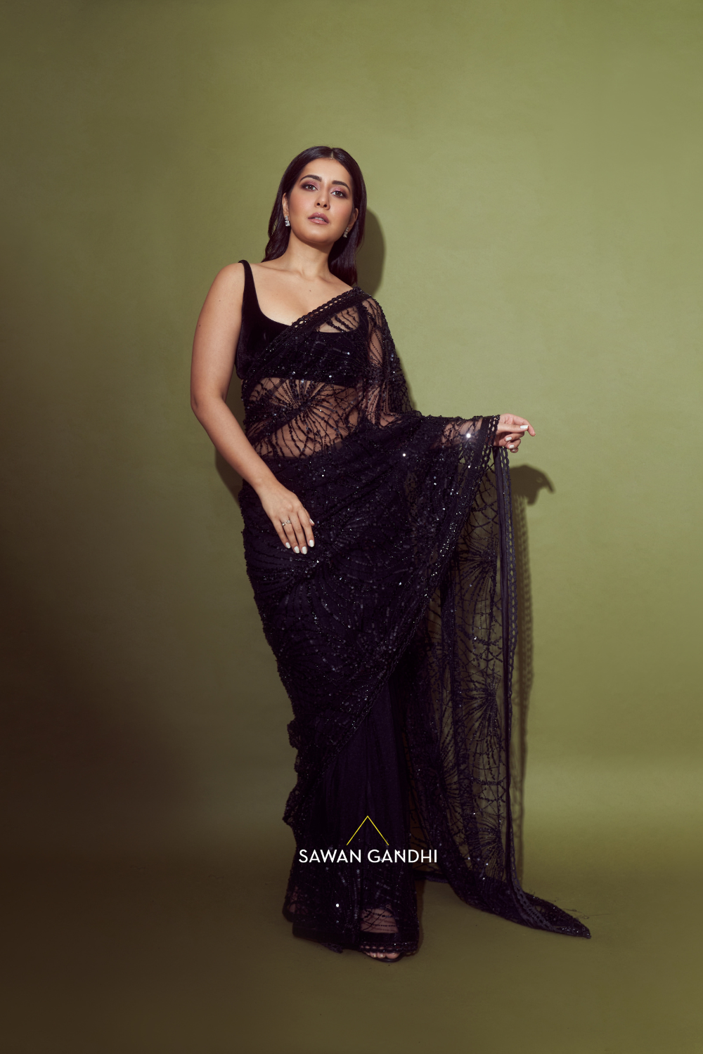 Rashi Khanna in Black sequin work saree