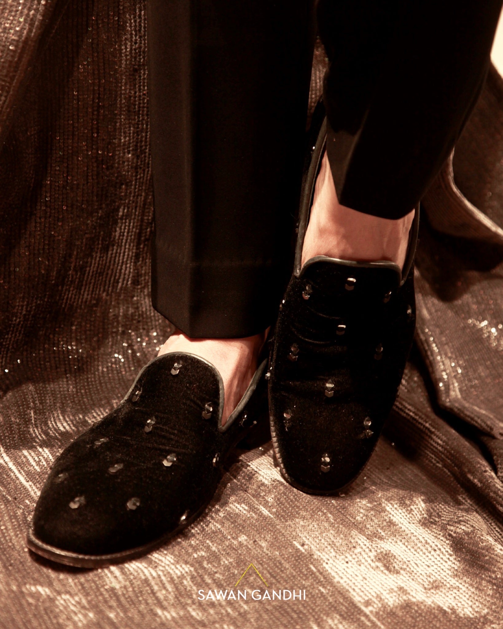 Black capsul mirror shoes