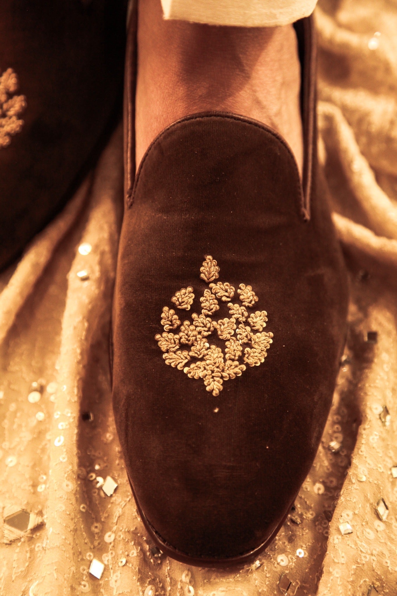 Taupe brown leaft pattern shoes