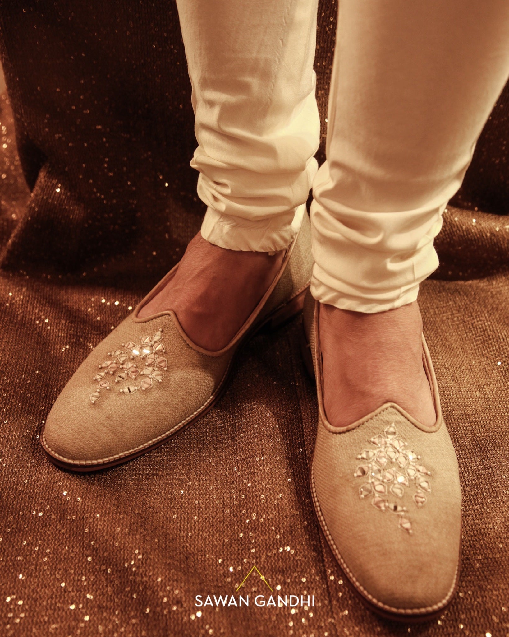 Beige mirror shoes