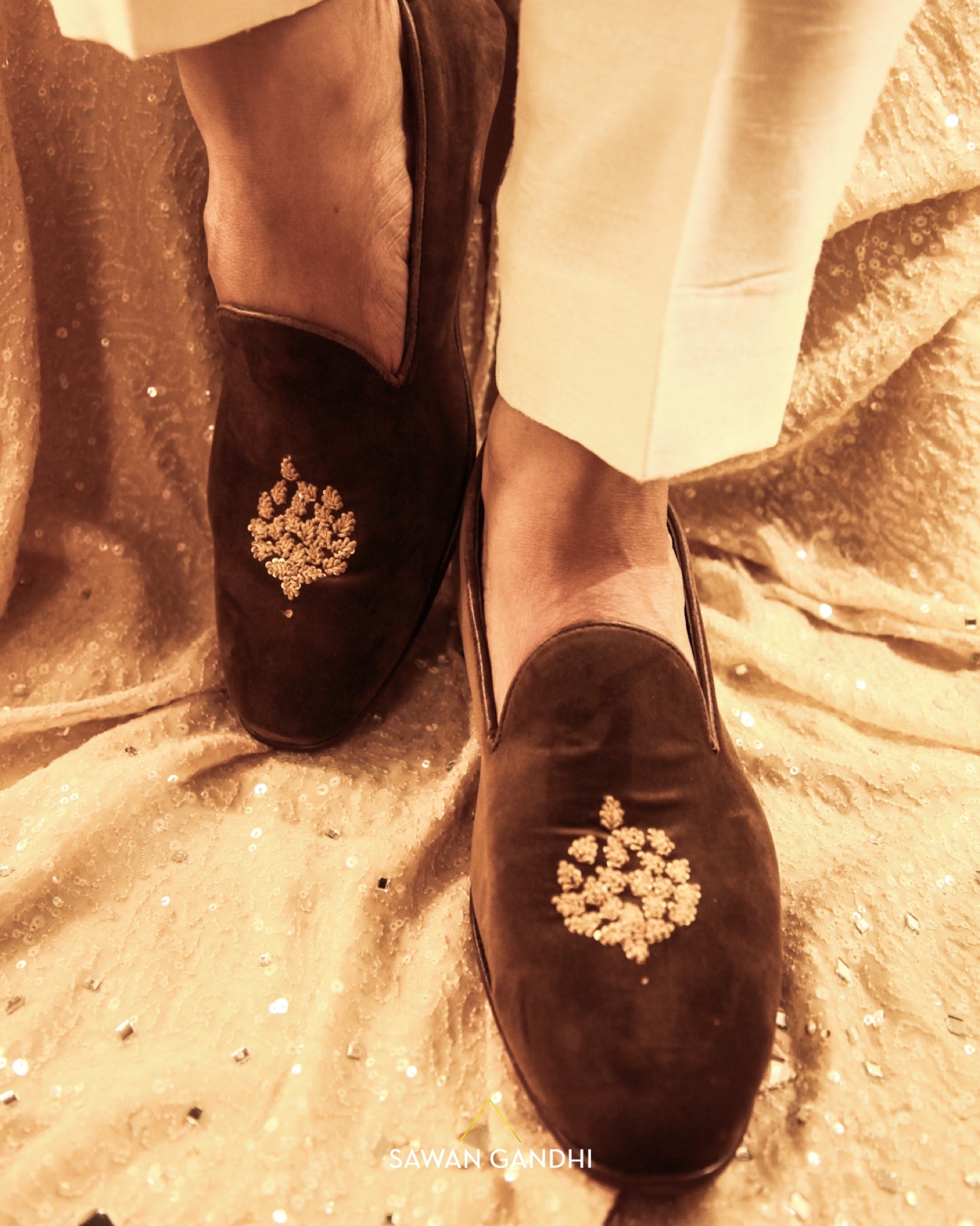 Taupe brown leaft pattern shoes