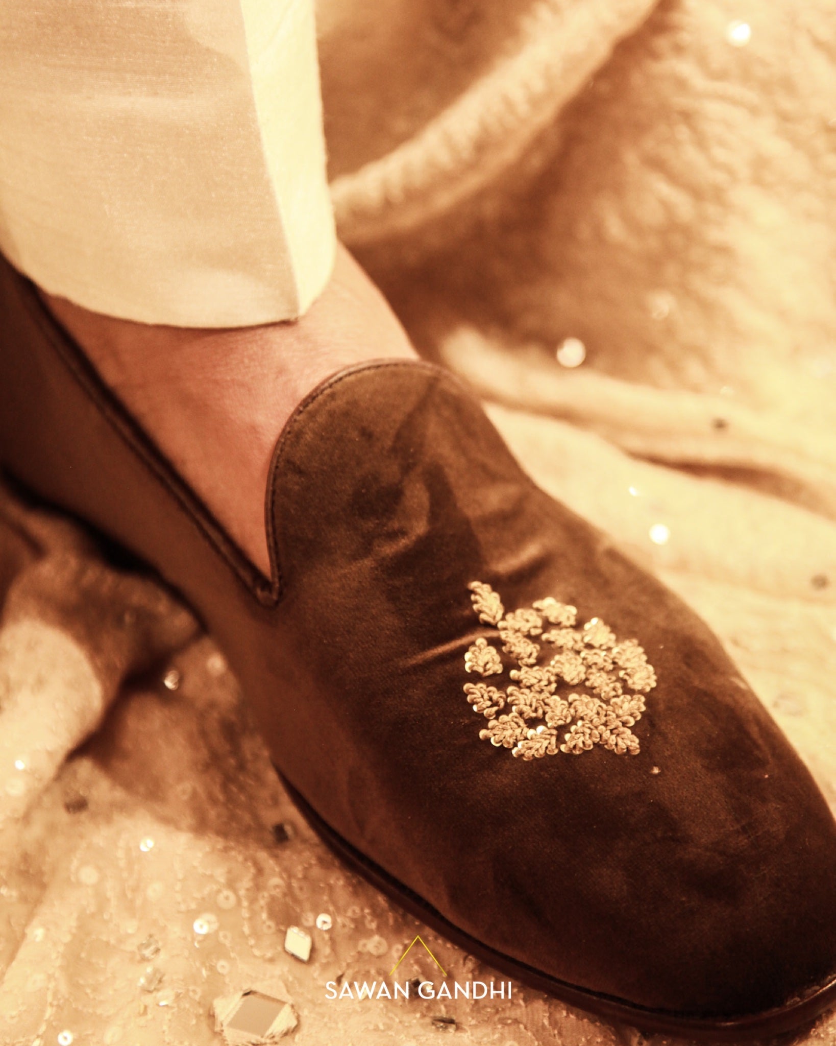 Taupe brown leaft pattern shoes