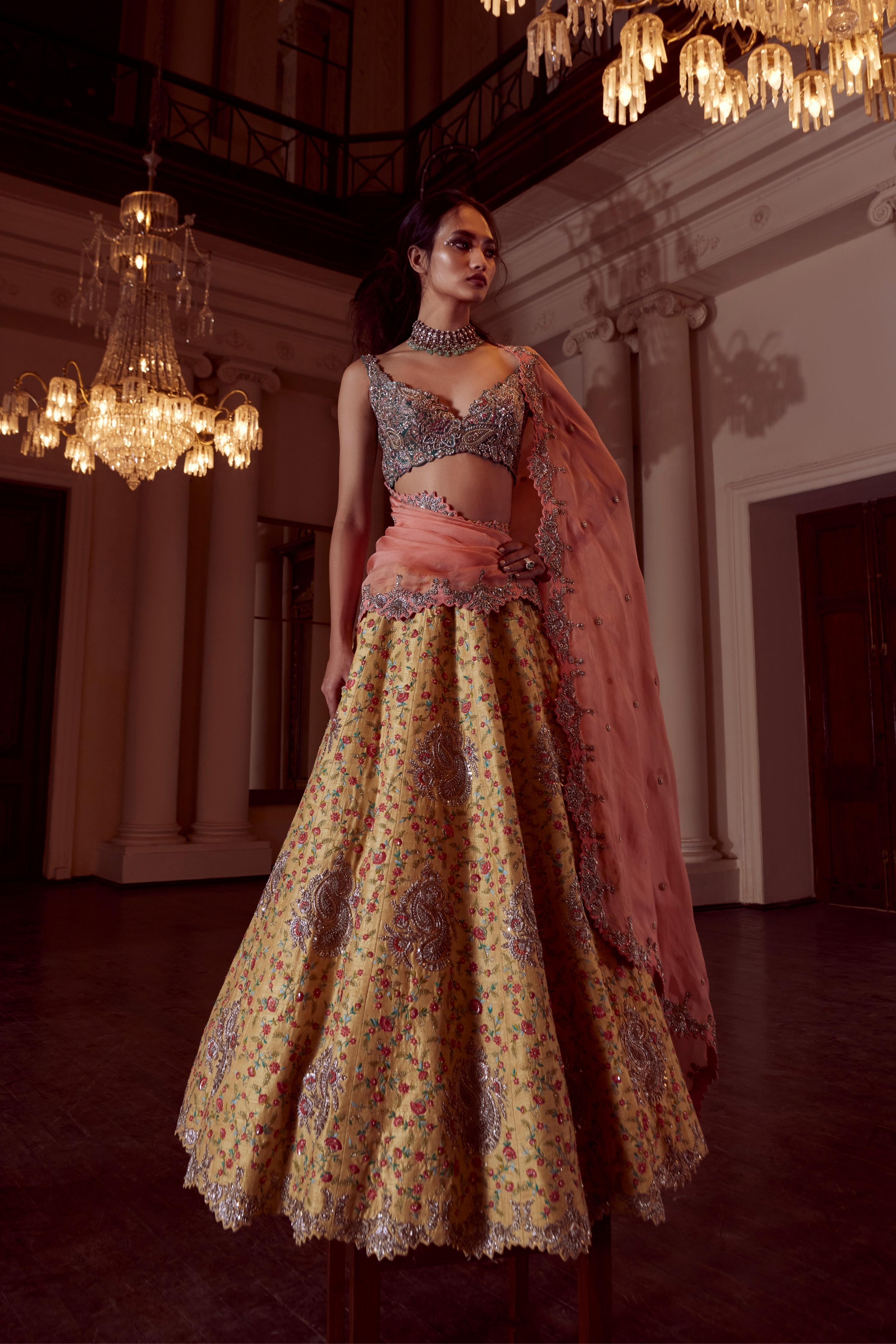Nemali lata lehenga