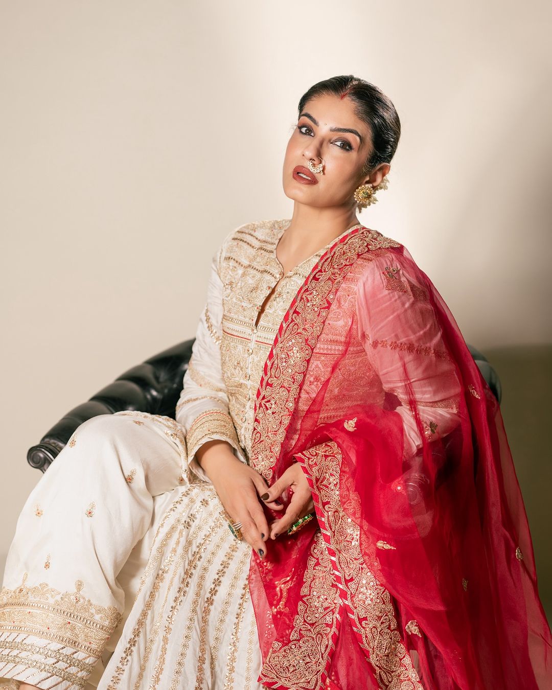 Raveena Tandon in Suhana Ag set