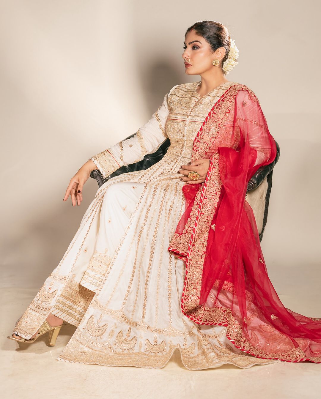 Raveena Tandon in Suhana Ag set