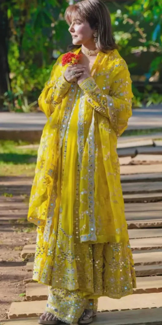 Hina Khan in Cheshtha Anarkali Set