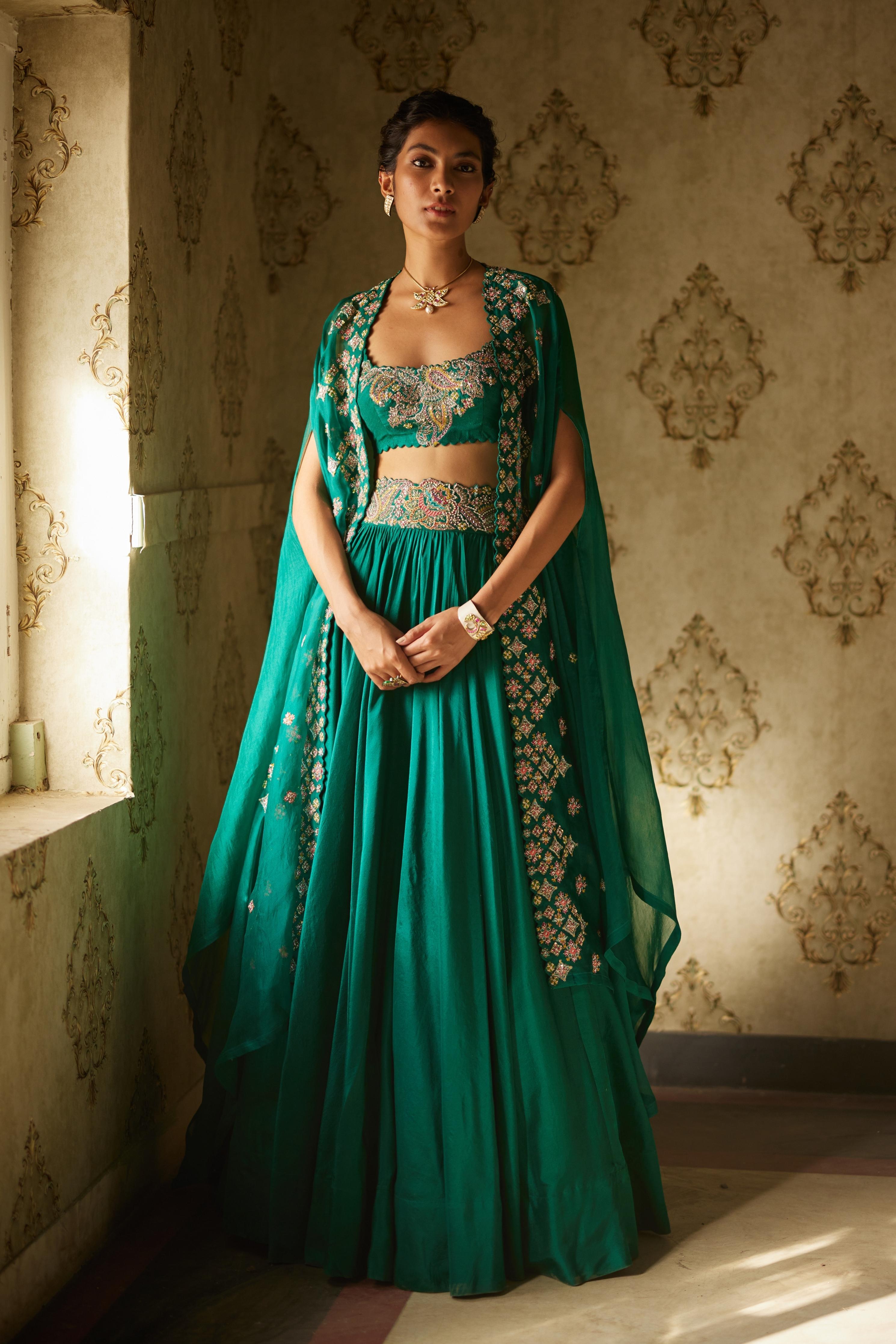 Ishaani Cape Set