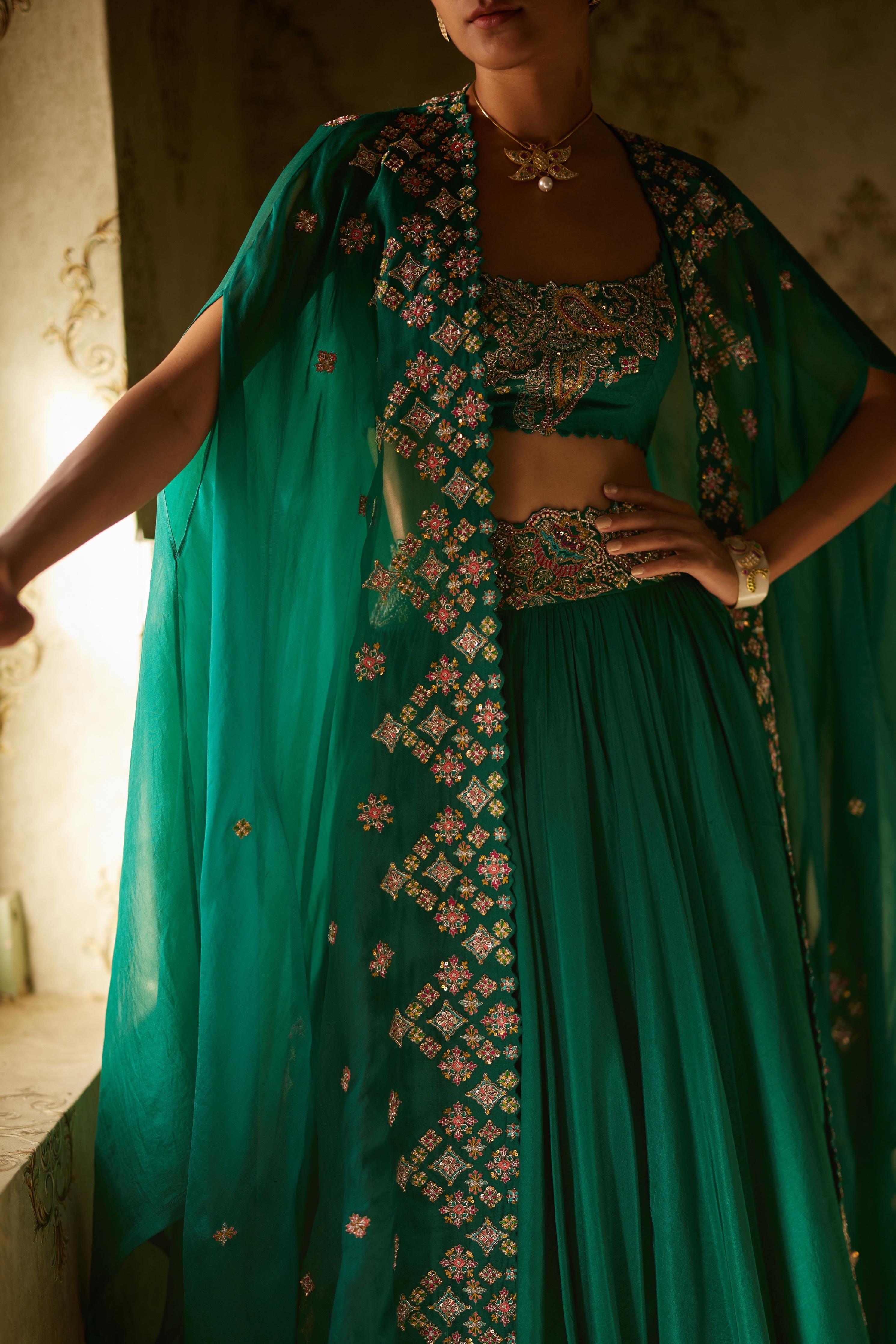 Ishaani Cape Set