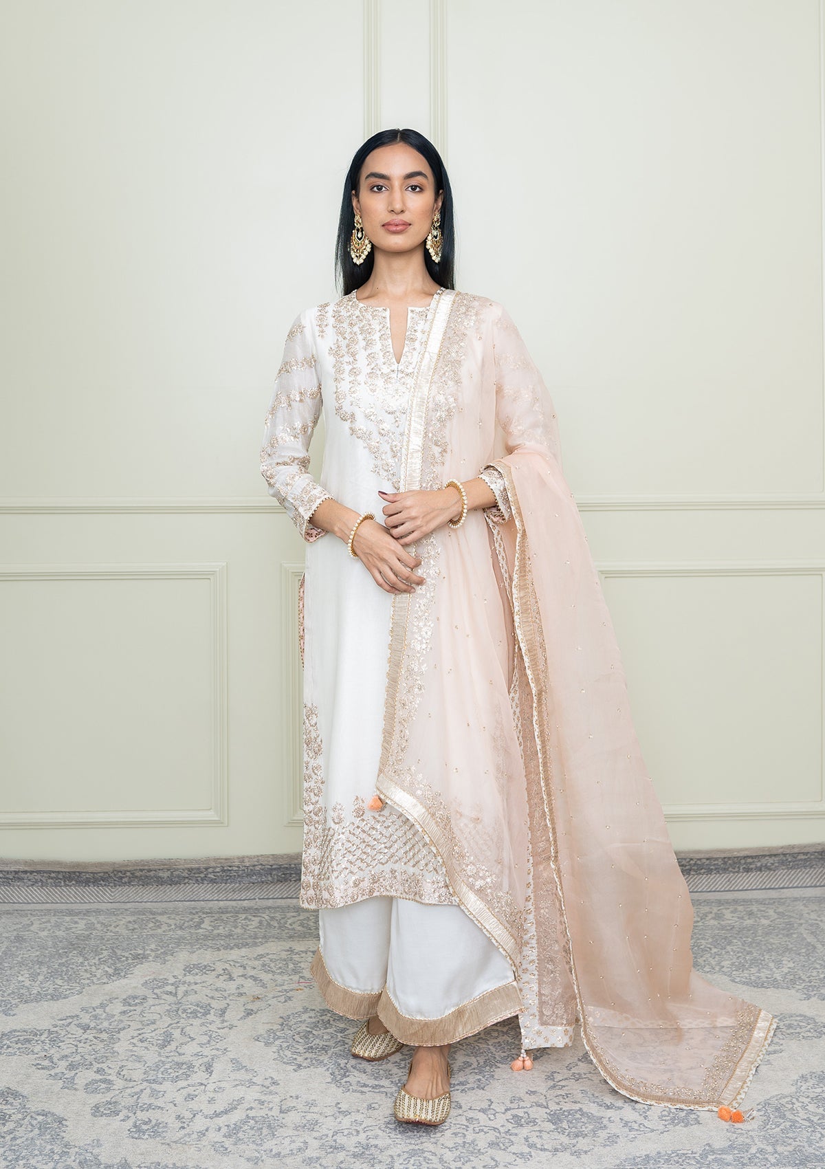 Aarvi- Daisy Ivory Tilla Embroidered Kurta Set