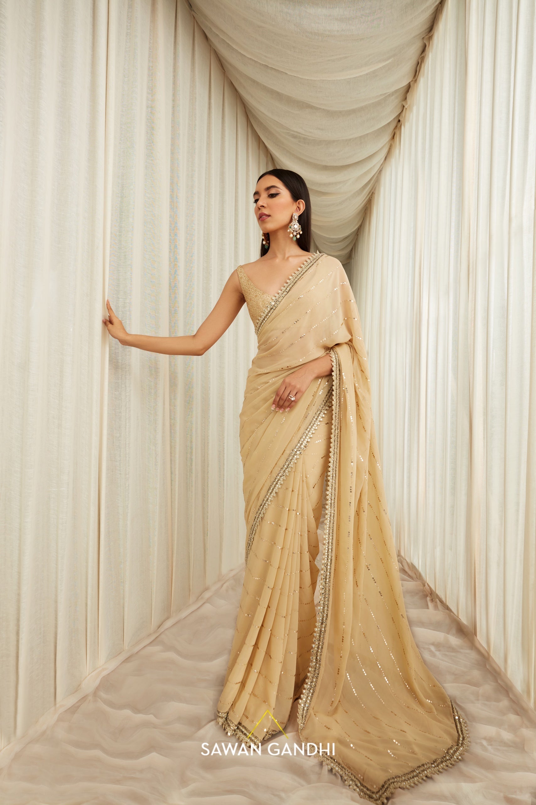 Almond horizontal lines mukaish saree set