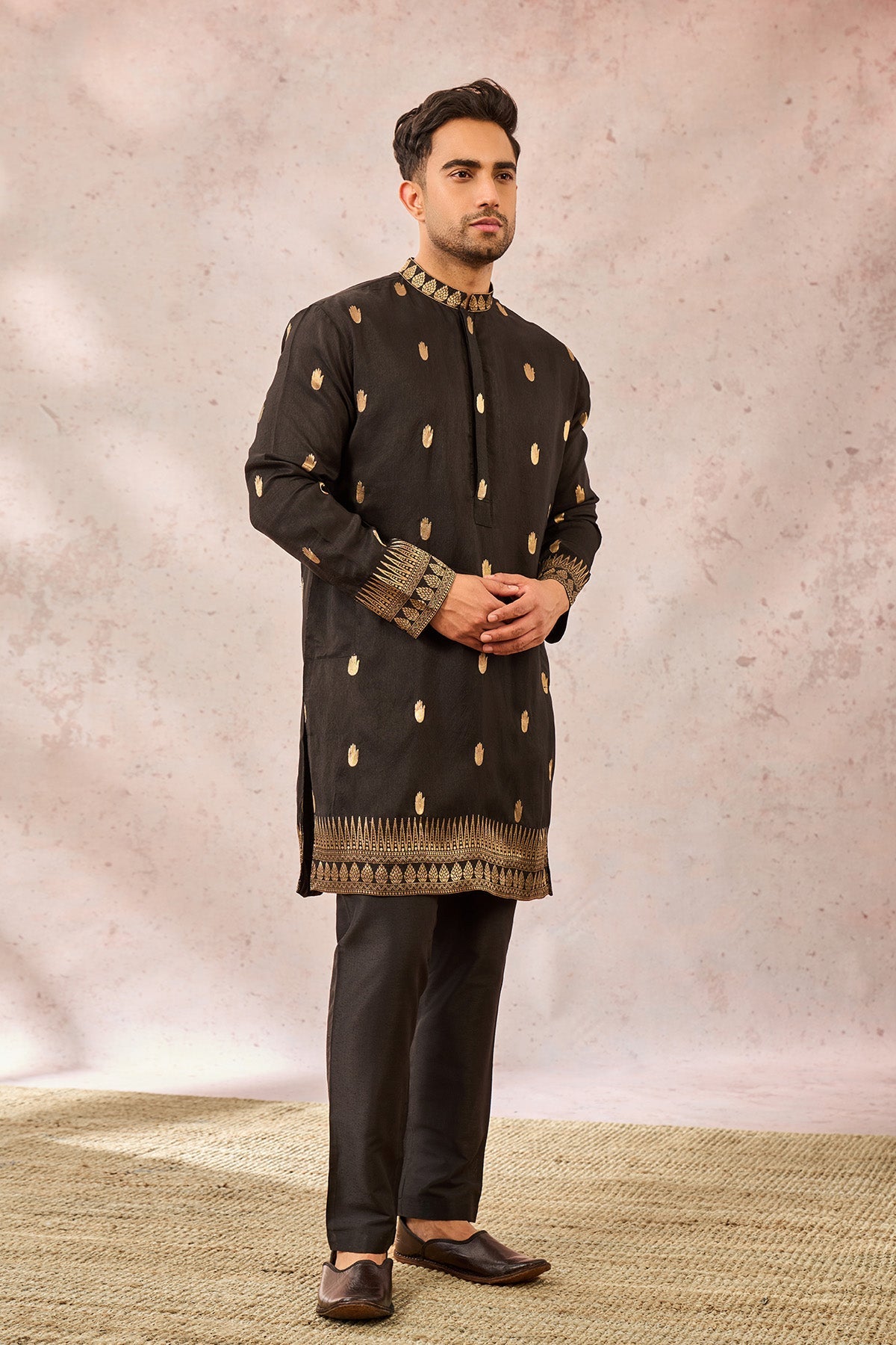 Black Haath Phool Kurta