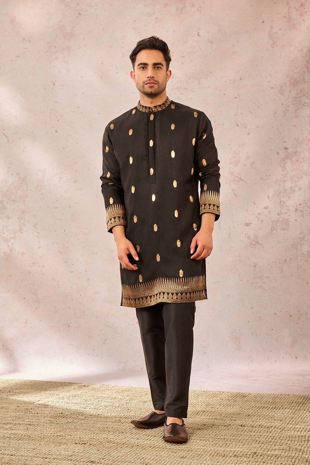 Black Haath Phool Kurta