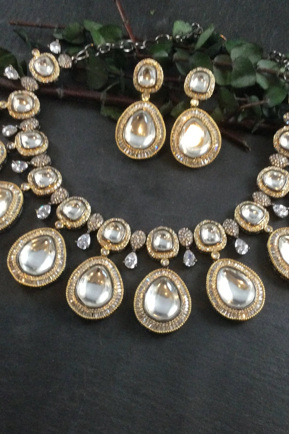SG3257 GLAMOUR MADHURI NECKLACE COLORLESS (Copy)