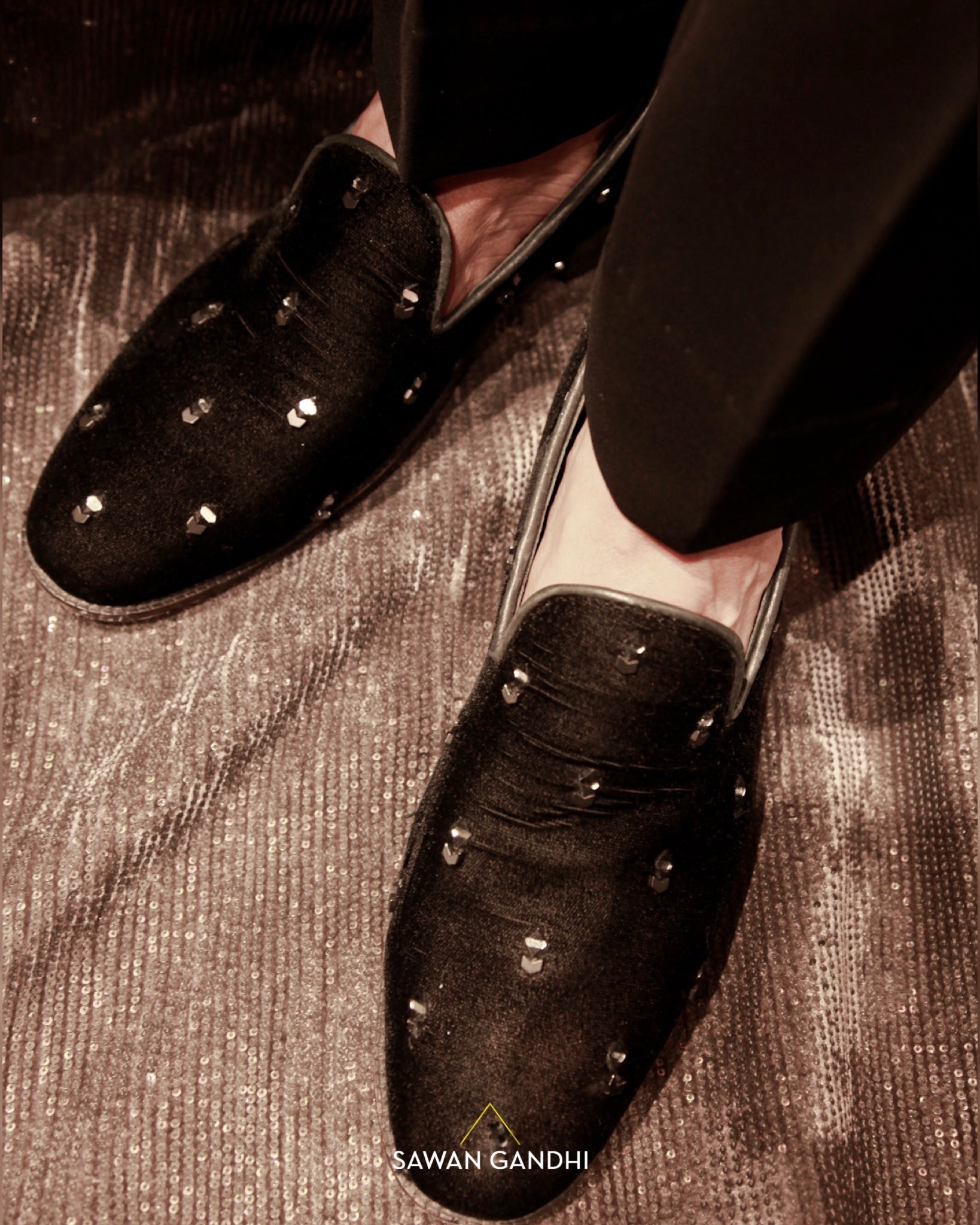 Black capsul mirror shoes