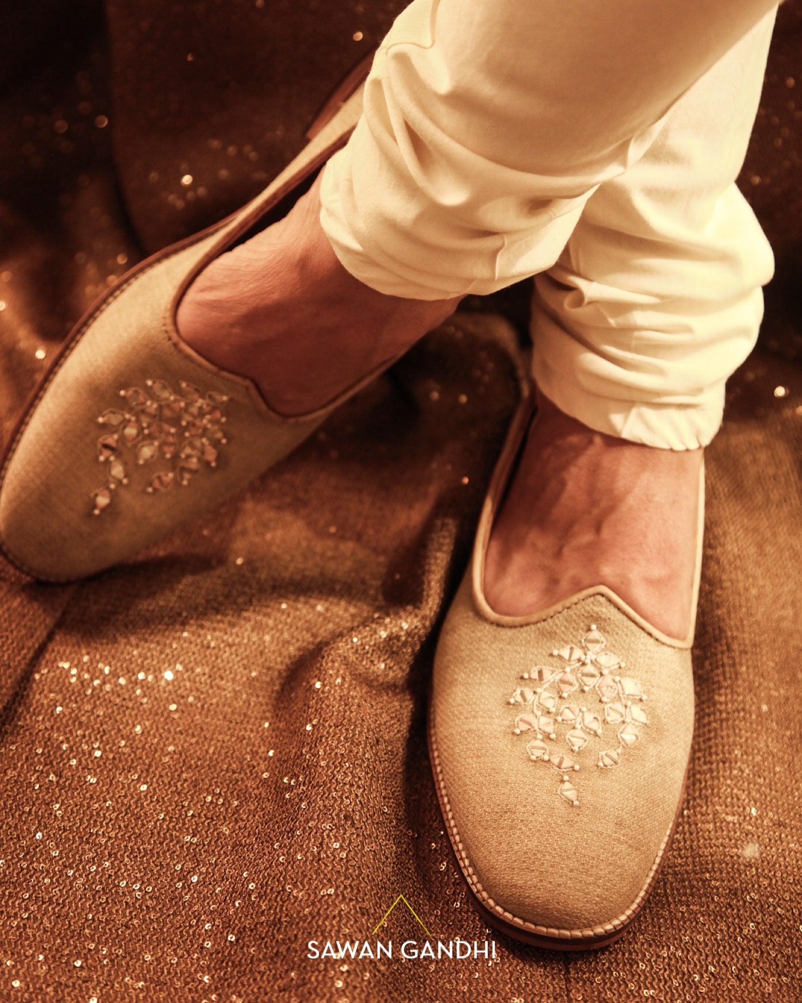 Beige mirror shoes