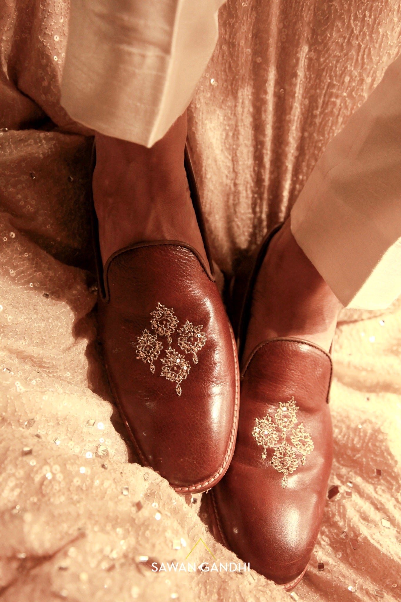 Tan zari work shoes